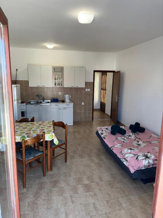 Apartmani Marko Novalja Exterior photo
