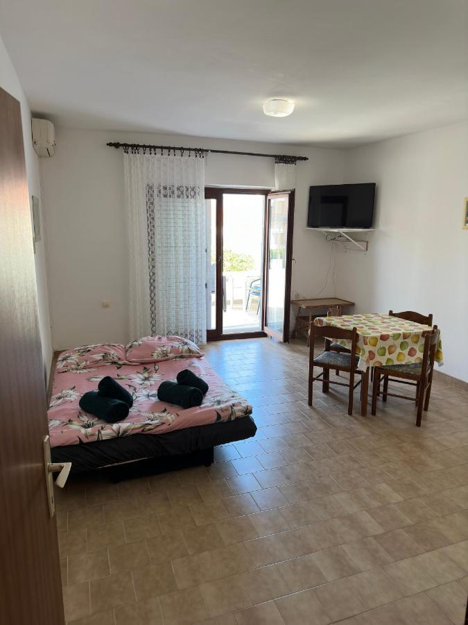 Apartmani Marko Novalja Exterior photo