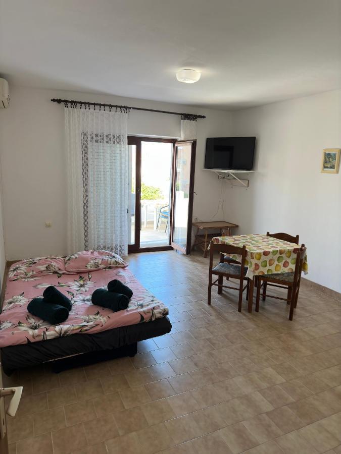 Apartmani Marko Novalja Exterior photo