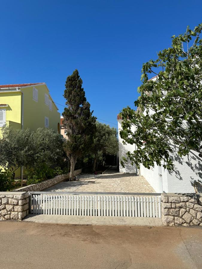 Apartmani Marko Novalja Exterior photo
